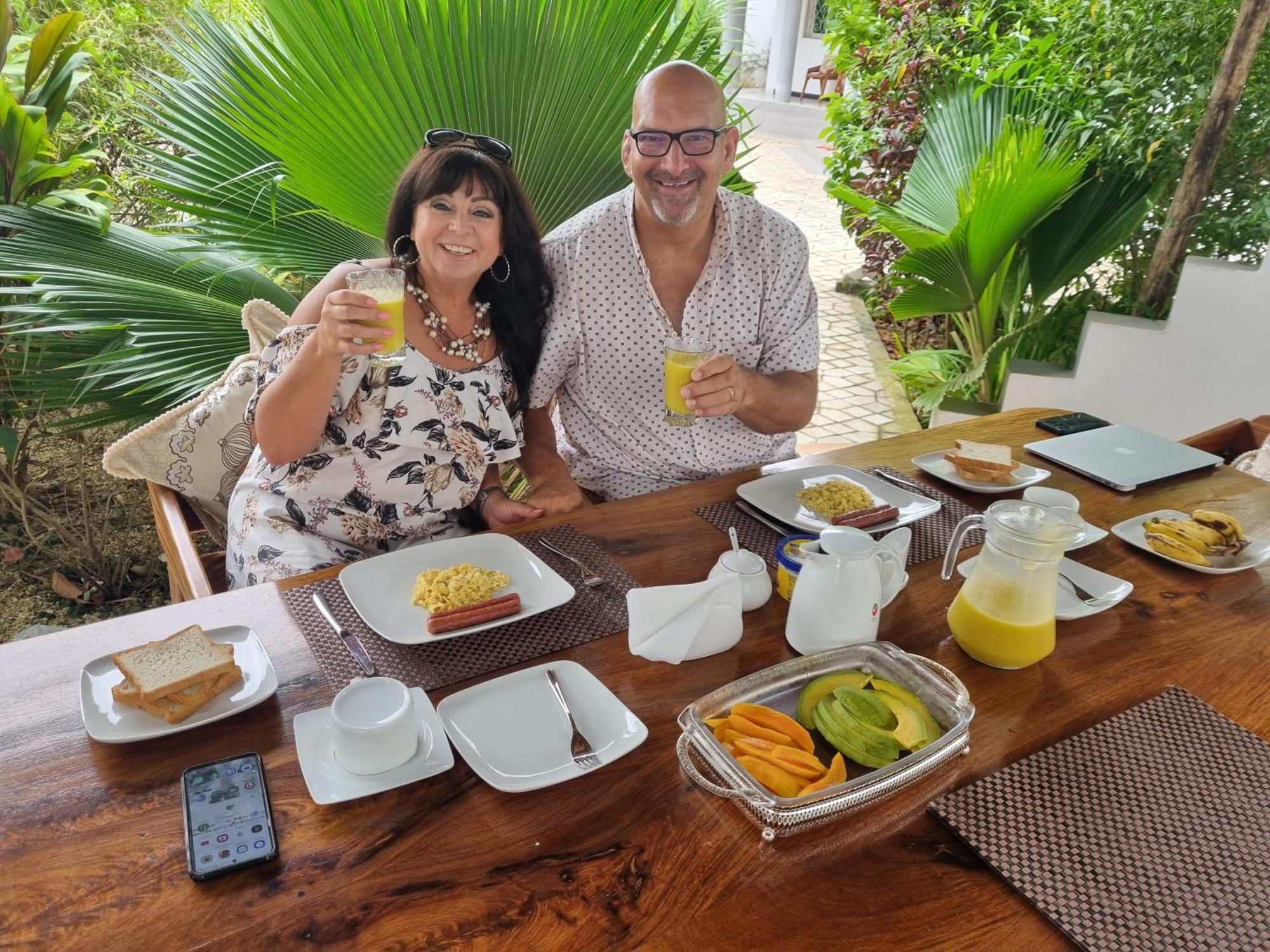 64 Zenj House Luxury Airport B&B Mbweni Buitenkant foto