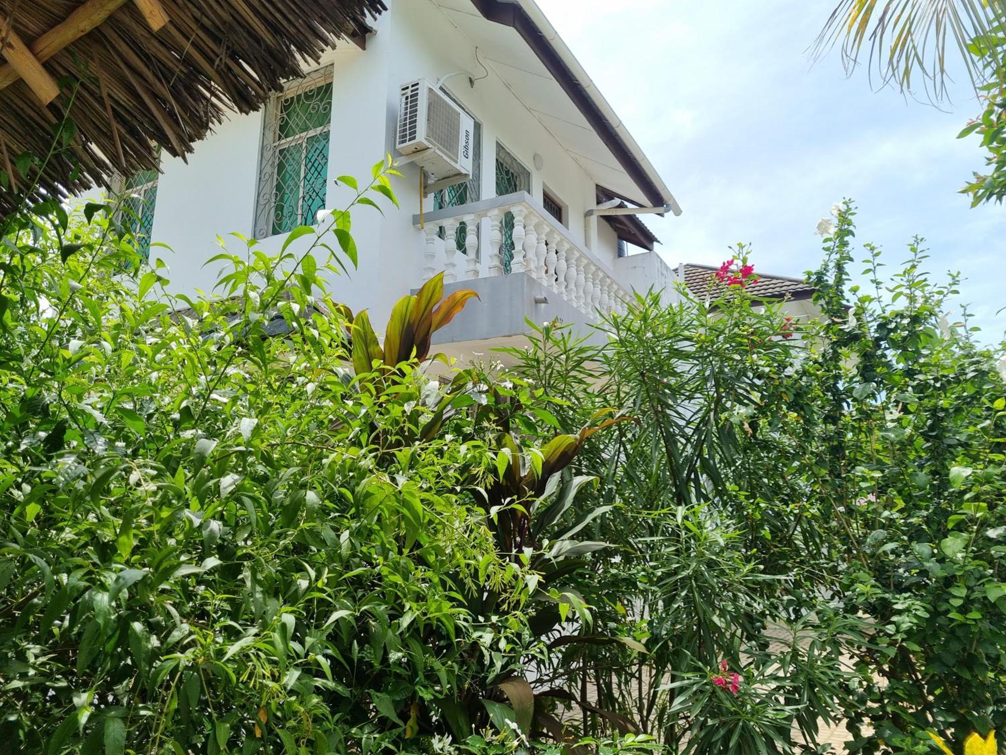 64 Zenj House Luxury Airport B&B Mbweni Buitenkant foto