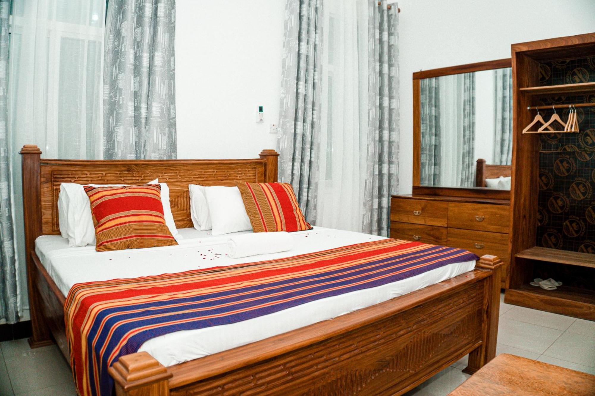 64 Zenj House Luxury Airport B&B Mbweni Buitenkant foto