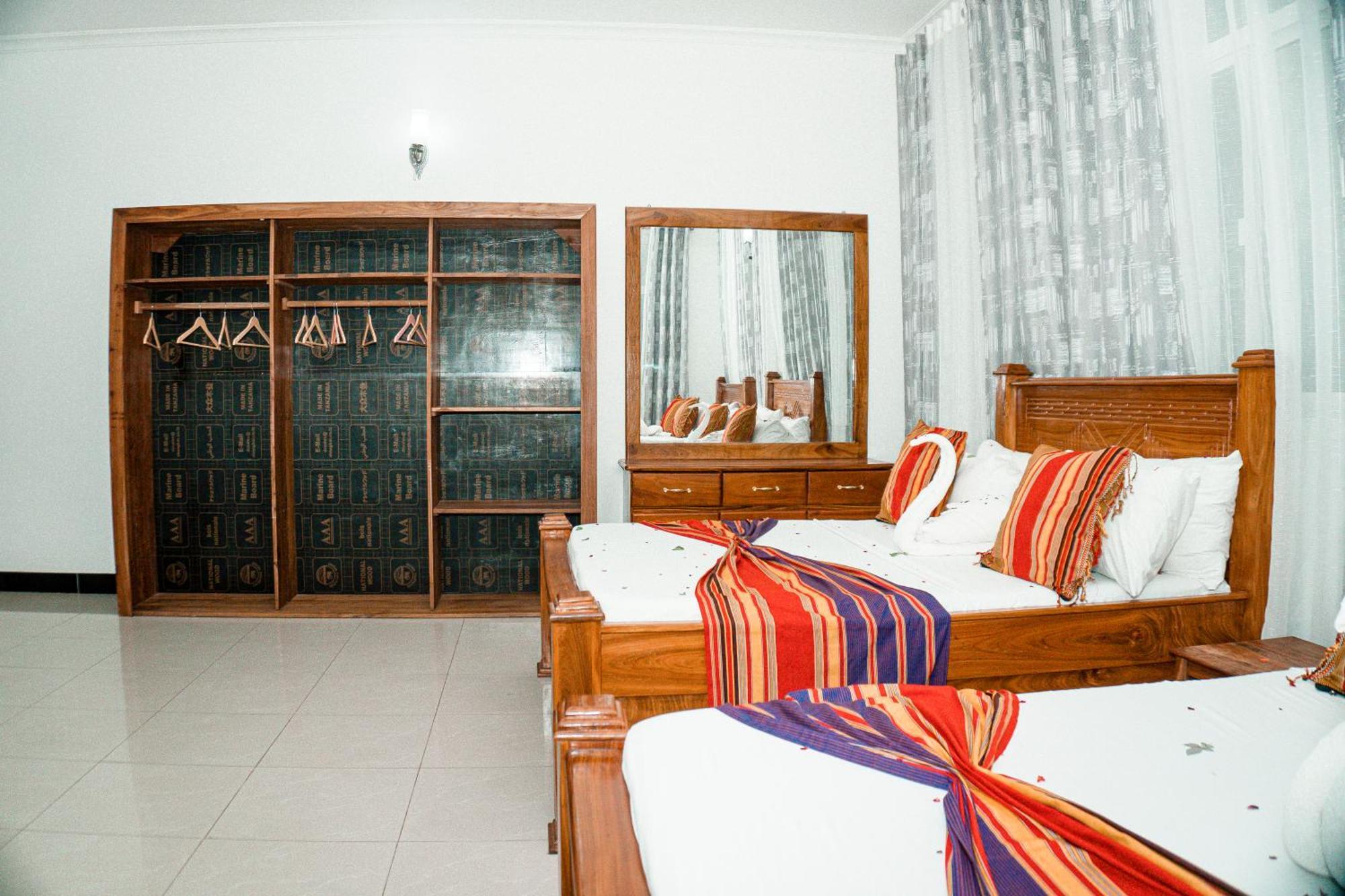 64 Zenj House Luxury Airport B&B Mbweni Buitenkant foto